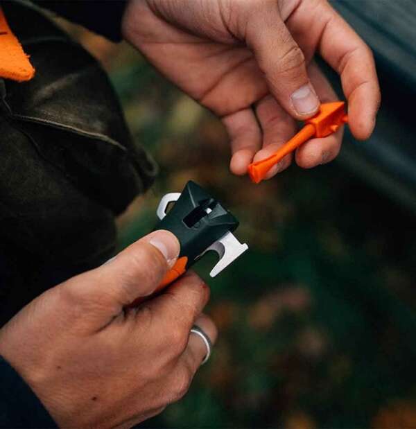 Coltello Opinel Explore numero 12 con rimuovi zecche - ARANCIO-U - immagine 2