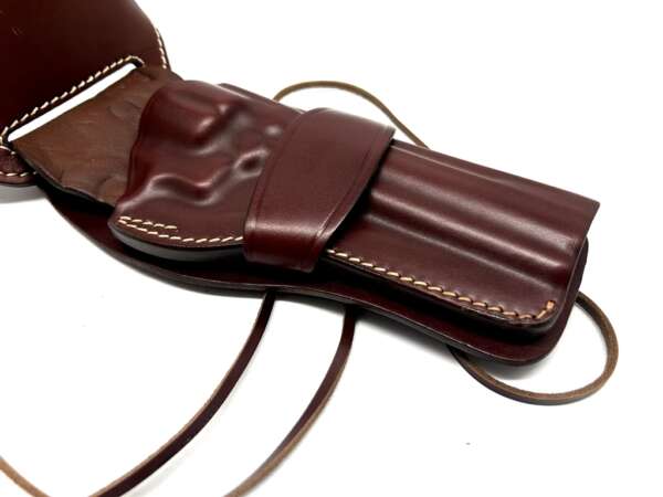 Cinturone Vega cuoio western con fondina per revolver 44 magnum da sei pollici e mezzo 1CA51 - M - immagine 2
