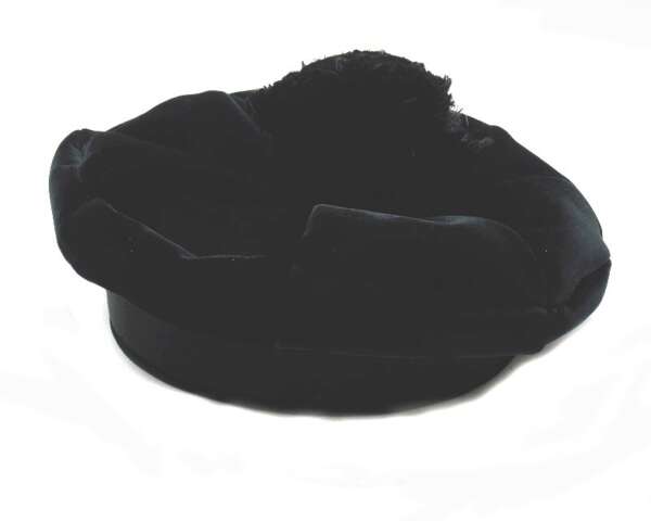 Tocco Diadema per avvocato in velluto nero con pon pon in seta - 56 - immagine 4