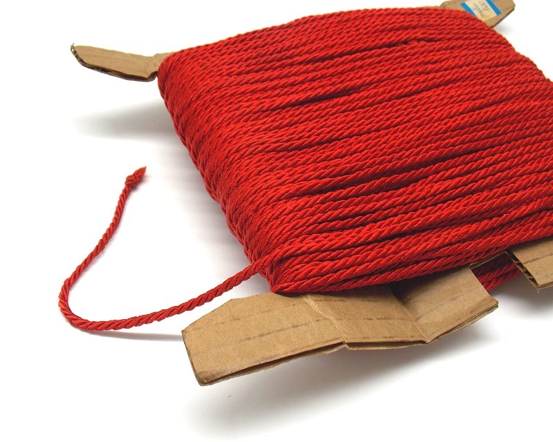 Corda in tessuto intrecciato di colore rosso