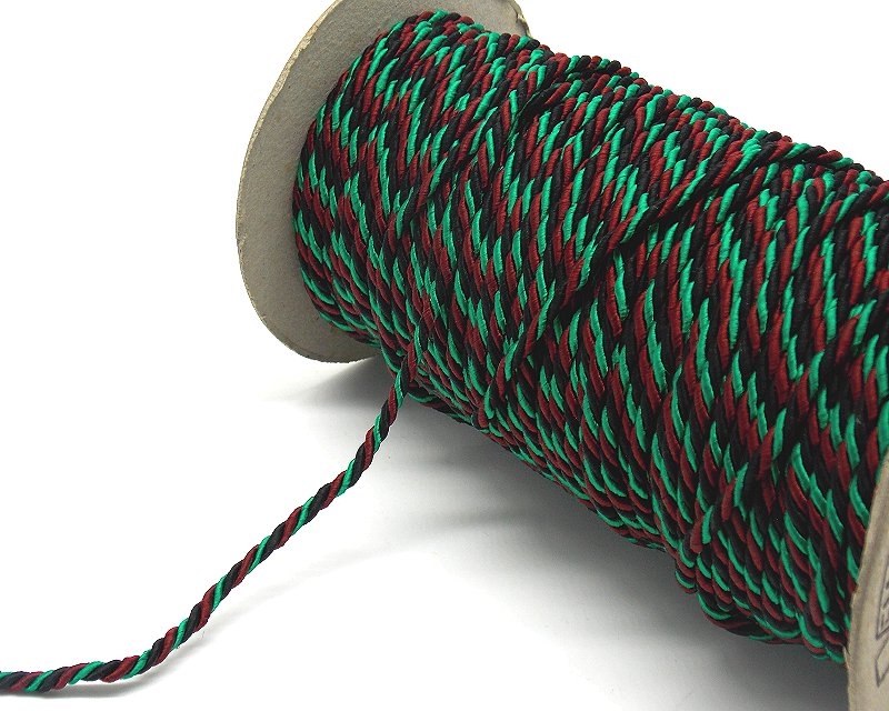 Corda in tessuto intrecciato di colore verde rosso e nero