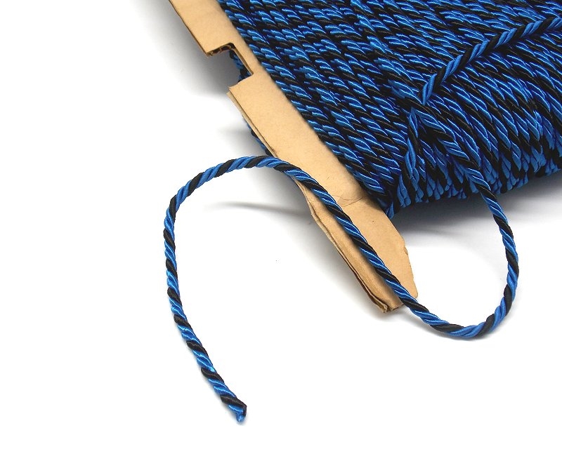 Corda in tessuto intrecciato di colore blu e nero