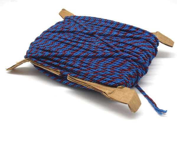 Corda in tessuto intrecciato di colore rosso e blu
