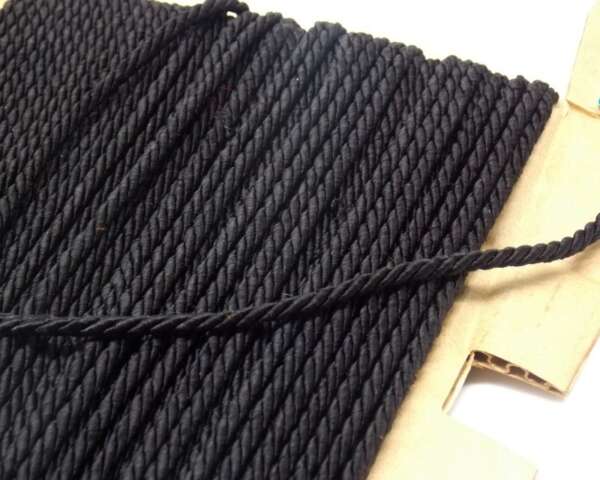 Corda in tessuto intrecciato di colore nero - immagine 3