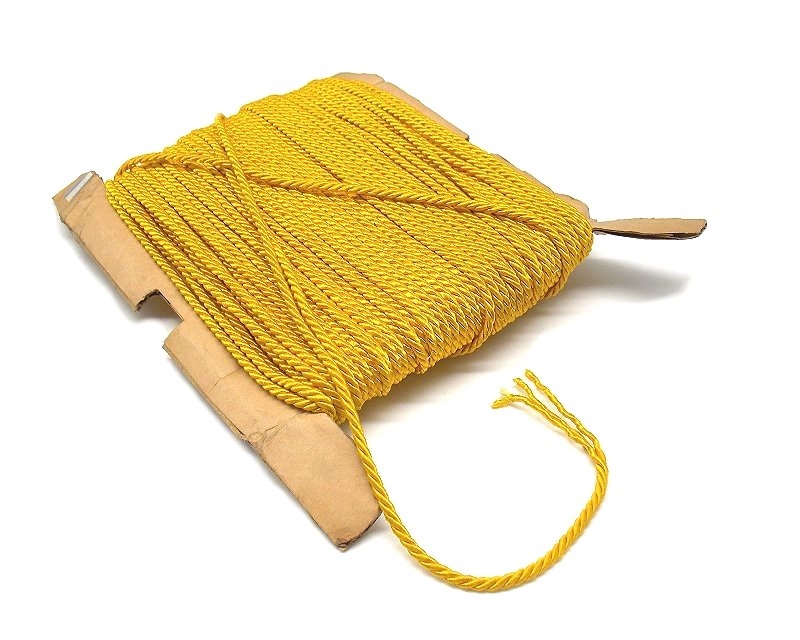 Corda in tessuto intrecciato di colore giallo