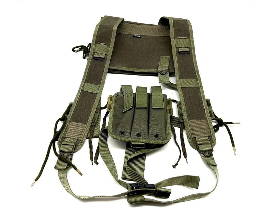 Spallaccio tattico Vega verde con porta caricatore