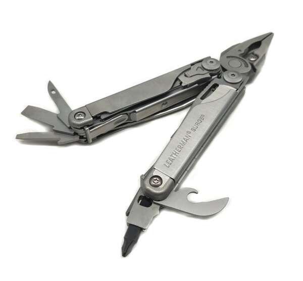 Pinza Leatherman Surge LE830165 21 usi multiuso con fodero - immagine 2