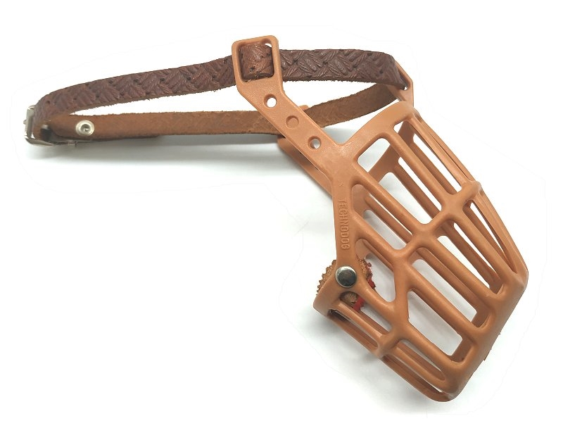 Museruola numero 2 in cuoio e plastica per cane di piccola taglia