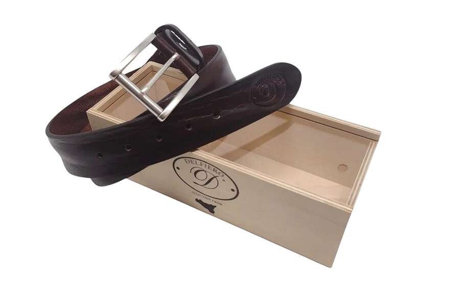 Confezione Delfiero in vetrina legno con Cintura Italiana Delfiero Overs Vintage in Cuoio Extra Colore Testa di Moro 40 mm con fibbia in Ottone Argento - 110